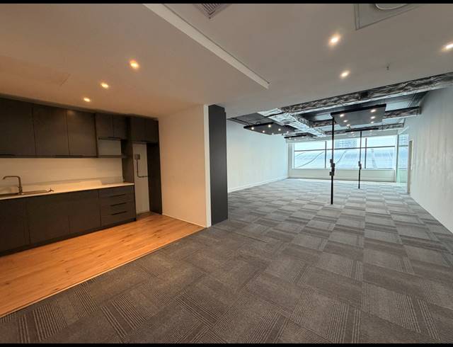 148M² OFFICE TO LET IN SEA POINT